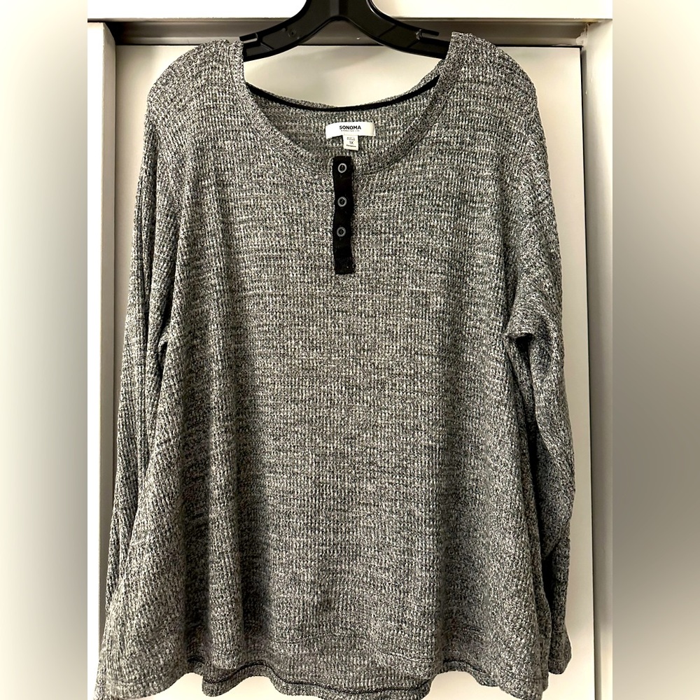 Sonoma Women’s 1X Sleepwear set. Flannel pants, top is stretchy.